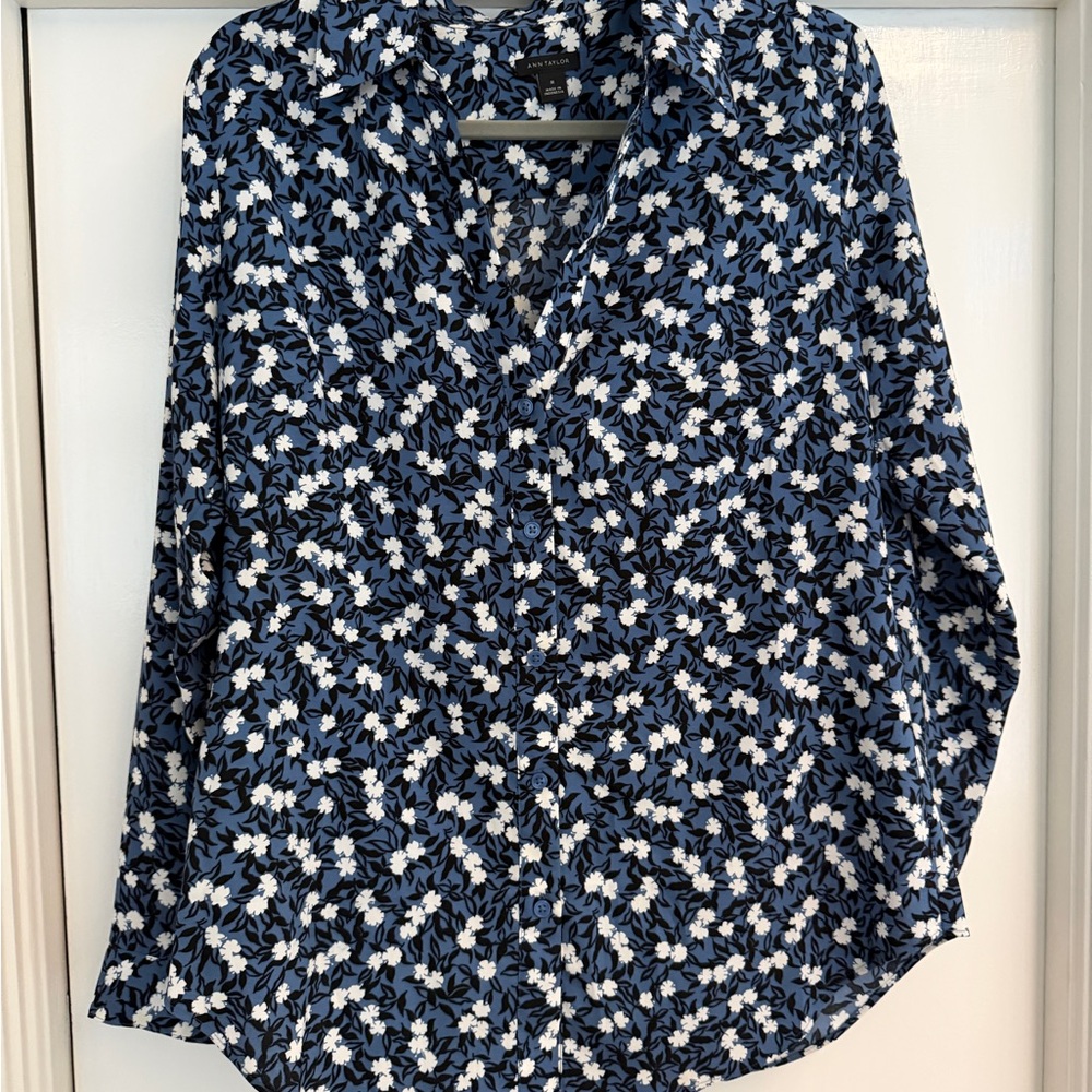 Ann Taylor Blue Floral V-Neck Long-Sleeve Women's Top